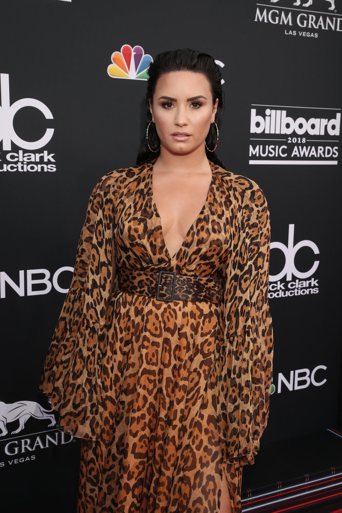 Tutorial on Demi Lovato’s 2018 BBMA’s Makeup Look