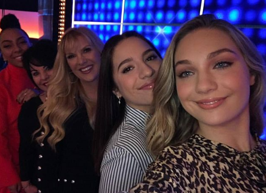 Maddie and Mackenzie Ziegler with Melissa on Celebrity Family Feud