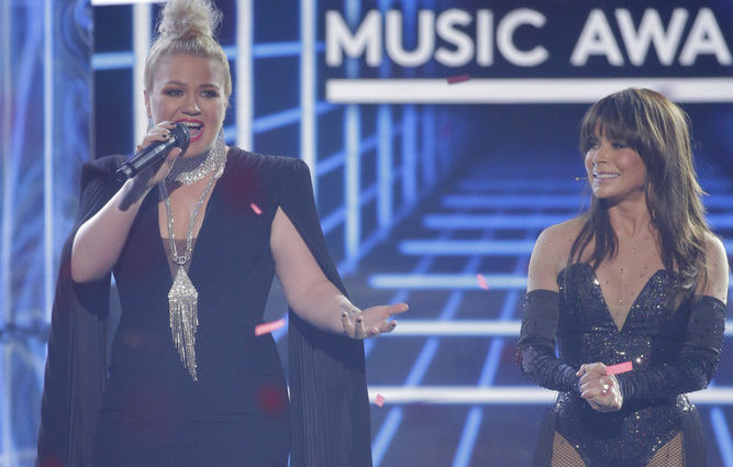 Billboard Music Awards - Season 2019 Kelly Clarkson and Paula Abdul Photo