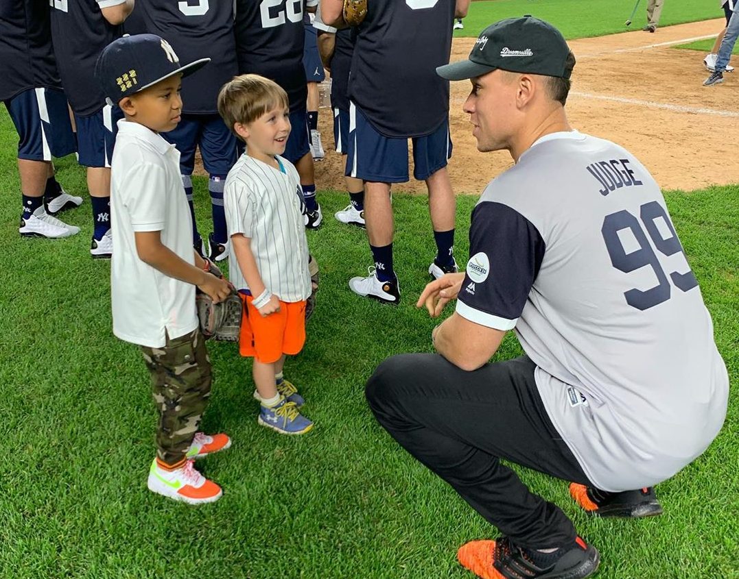 Aaron Judge meets Derek Jeters nephew Jalen