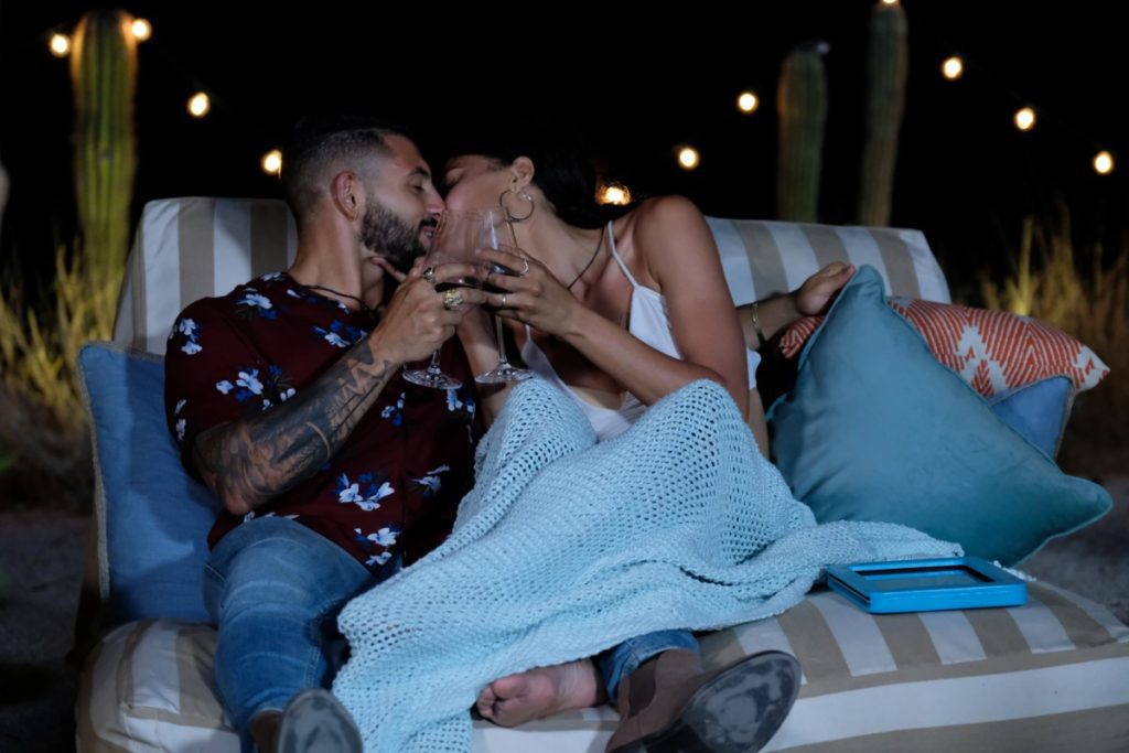 Carlos and Mariaelena Perez kiss on Paradise Hotel