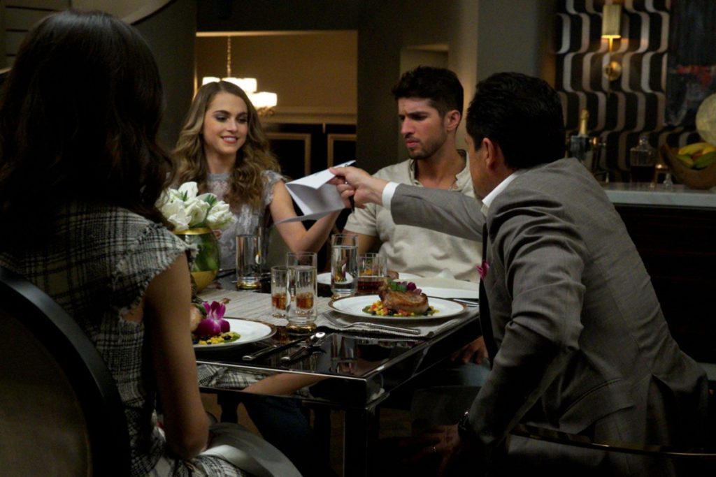 Javi and Ingrid at Family Dinner on "Grand Hotel'