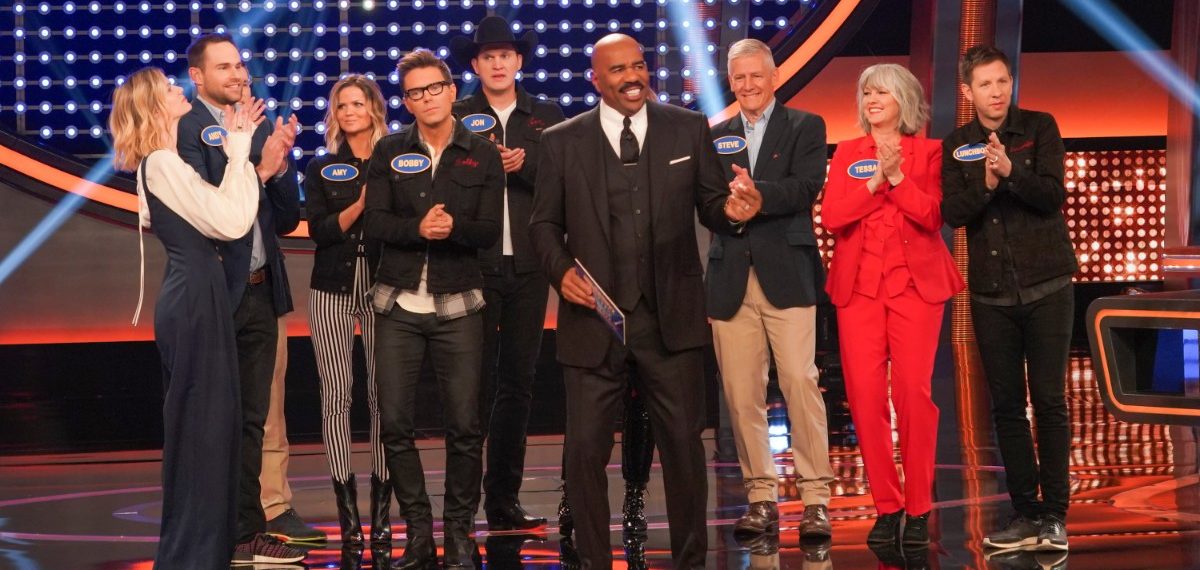 Brooklyn Decker vs. Bobby Bones on 'Celebrity Family Feud'