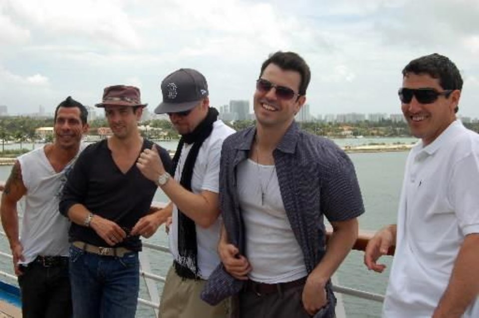 NKOTB on first cruise in 2009