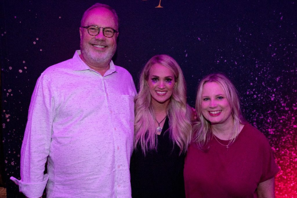 Underwood with Universal Music Group Nashville CEO Mike Dungan and
 President Cindy Mabe at Nashville’s Bridgestone Arena