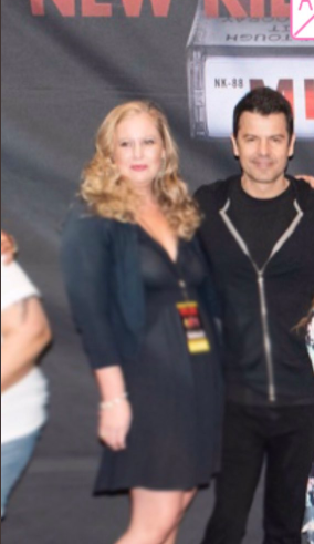 Nicole meeting Jordan Knight from NKOTB at a 2019 Meet & Greet