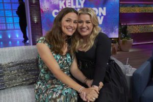 Jennifer Garner and Kelly Clarkson on 'The Kelly Clarkson Show'