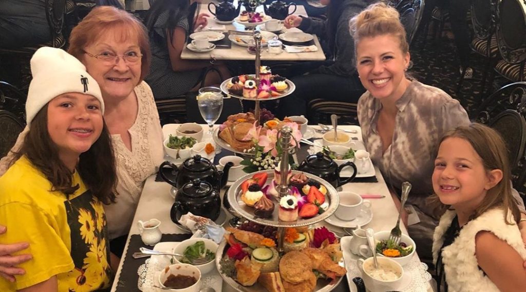 Jodie Sweetin's Family at Dinner