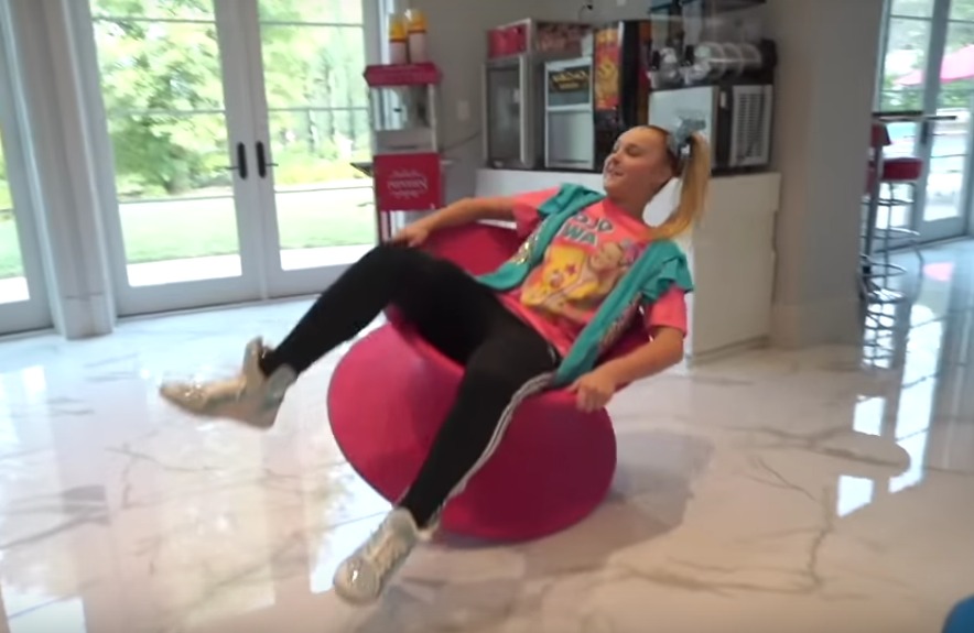 JoJo Siwa's Thimble Chair