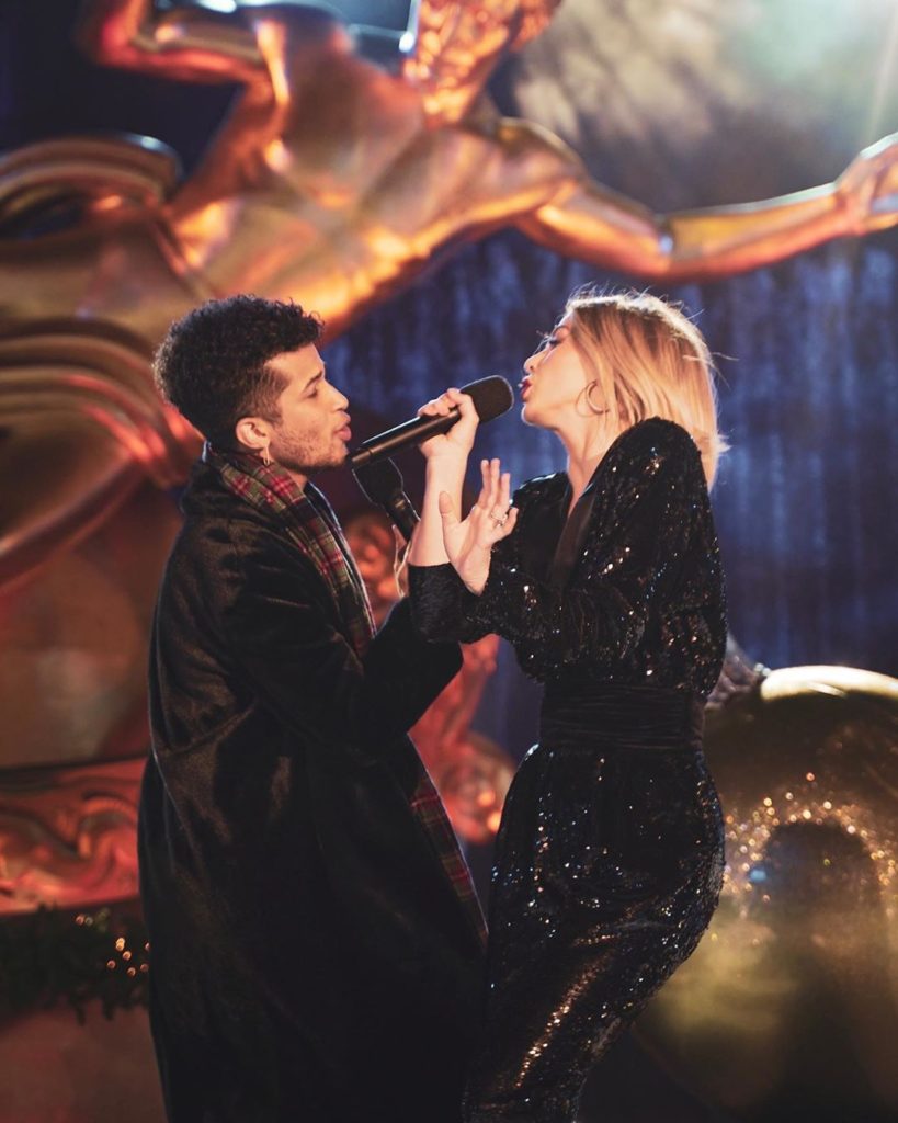 Julianne Hough and Jordan Fisher duet on 2019 NBC's Rockefeller Center Special