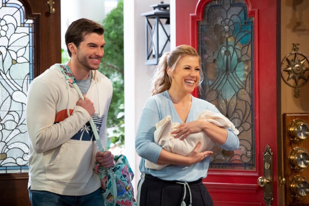 Stephanie and Kimmy bring baby Danielle home on Fuller House Season 5