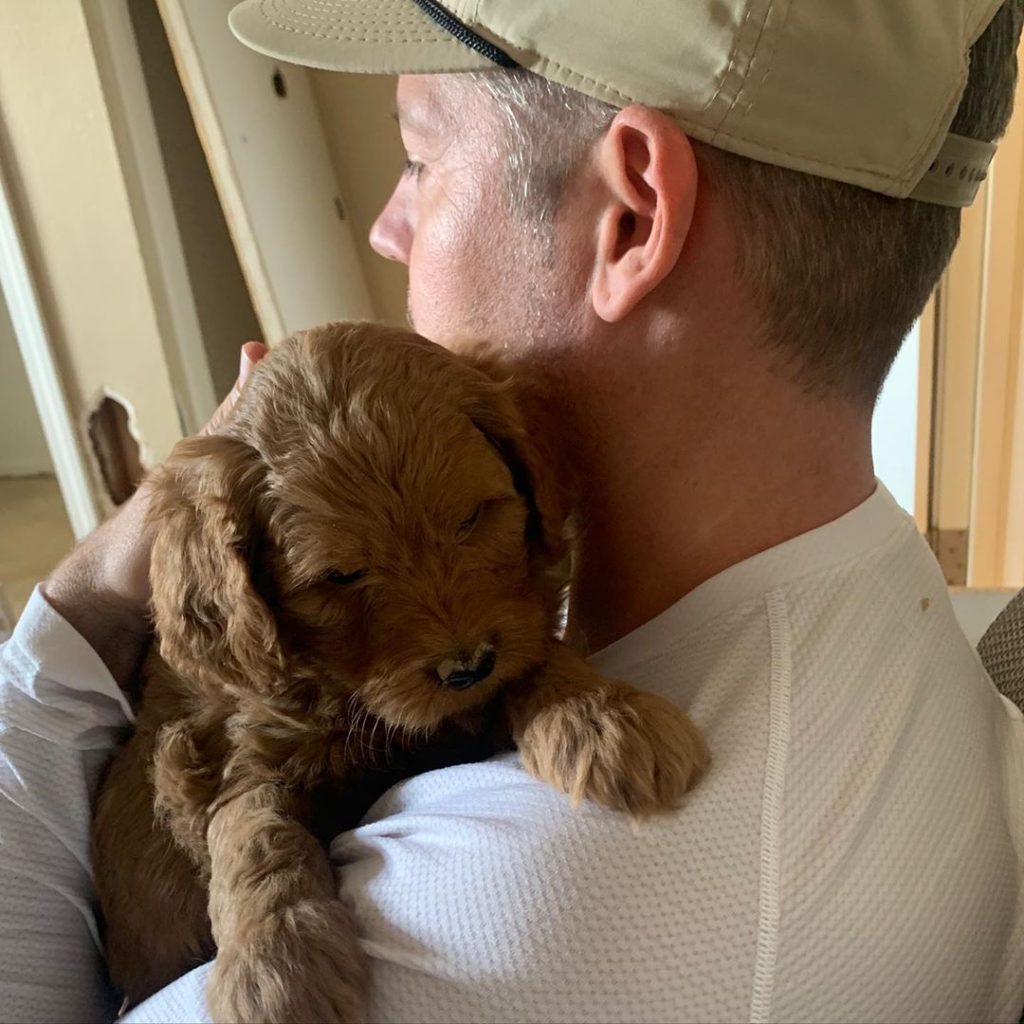 Jason Kennedy, Host of ‘In The Room’ Sings to New Puppy and It’s Adorable!