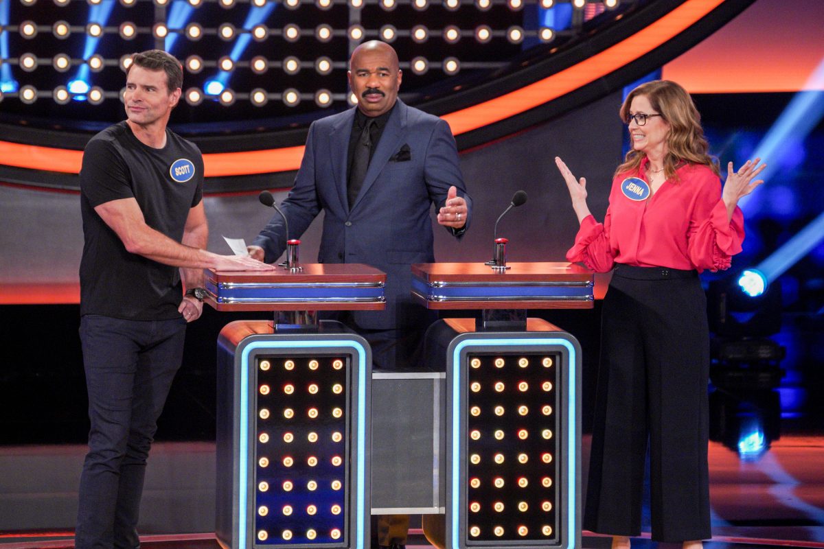 Scott Foley vs Jenna Fisher on Celebrity Family Feud