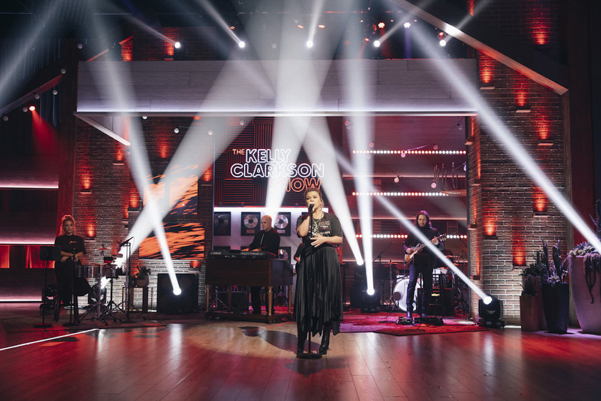 KELLY CLARKSON PERFORMANCE