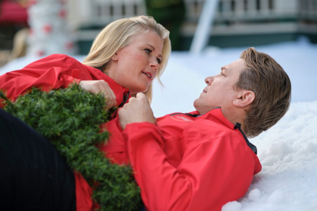 ‘Good Morning Christmas’: Cast, Preview, Photos & More on the 2020 Hallmark Movie