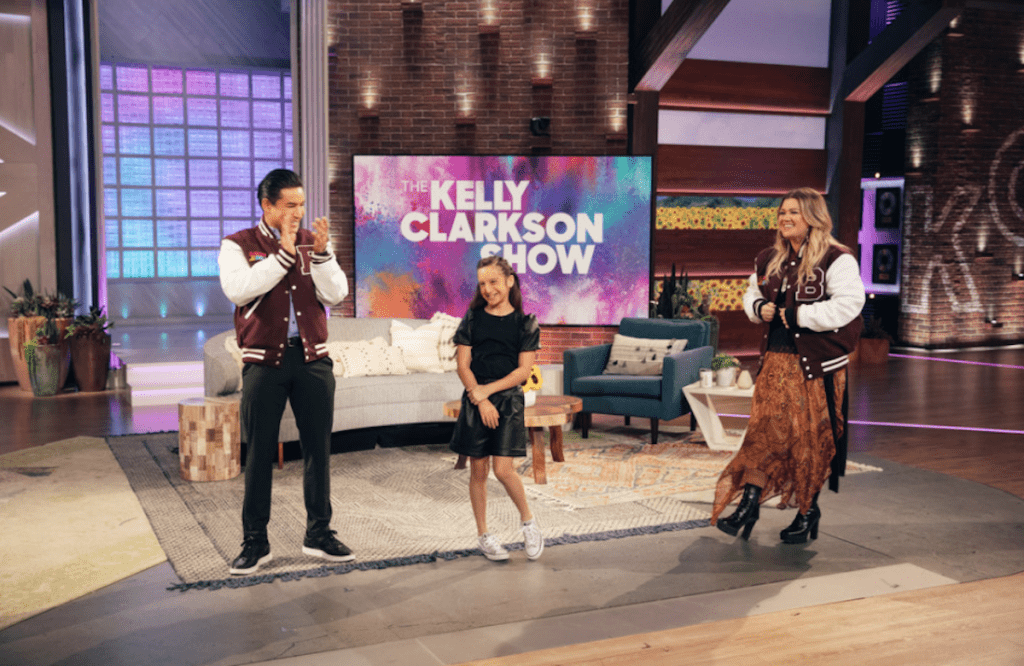 Mario Lopez & Daughter Gia Visit The Kelly Clarkson Show to Teach TikTok Dance