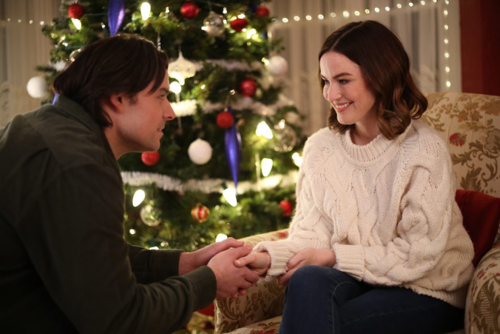 Lifetime’s ‘Inn Love by Christmas’ Starring Jonna Walsh & Jesse Hutch, See Full Cast & Trailer