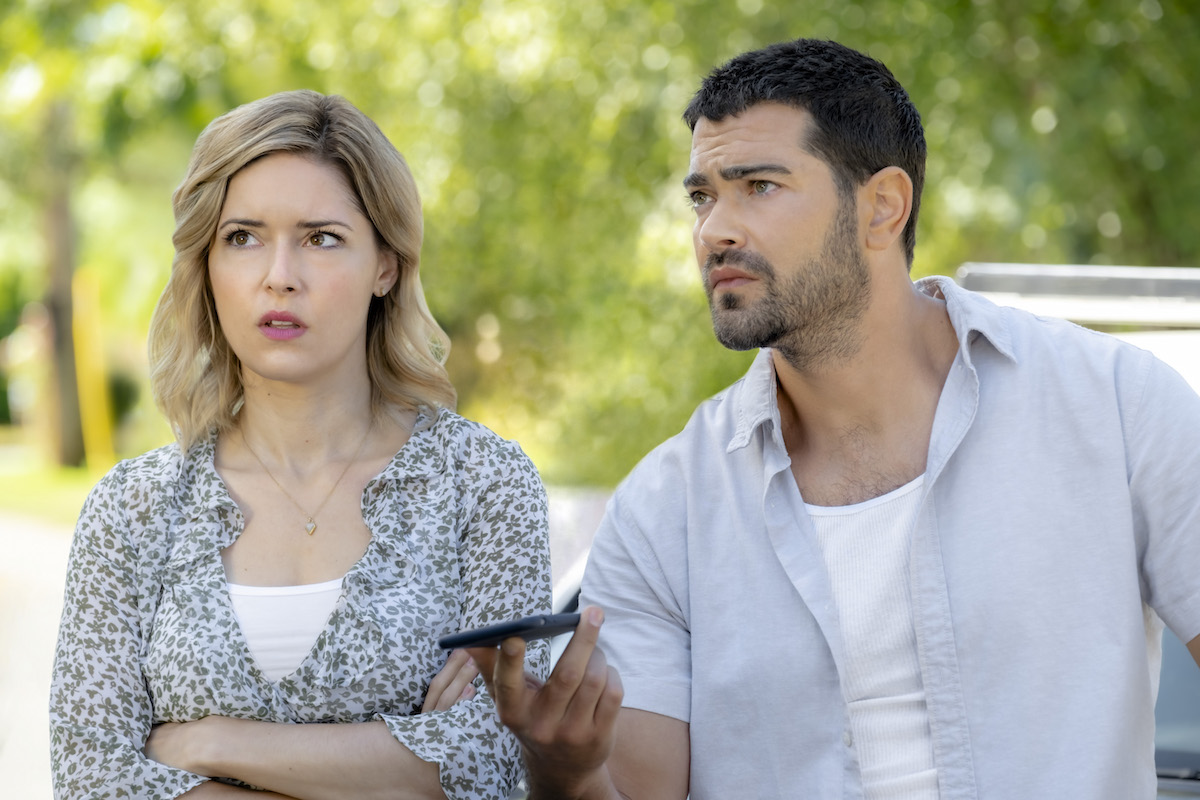 SARAH LIND, JESSE METCALFE, 'Ships in the Night: A Martha’s Vineyard Mystery'