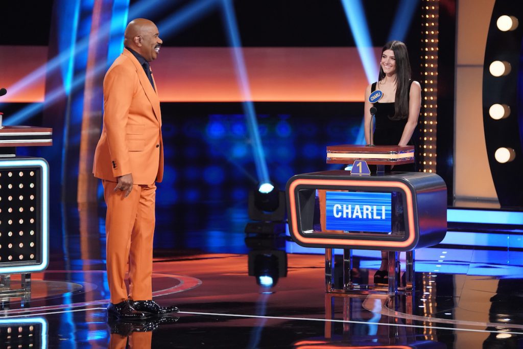 CELEBRITY FAMILY FEUD