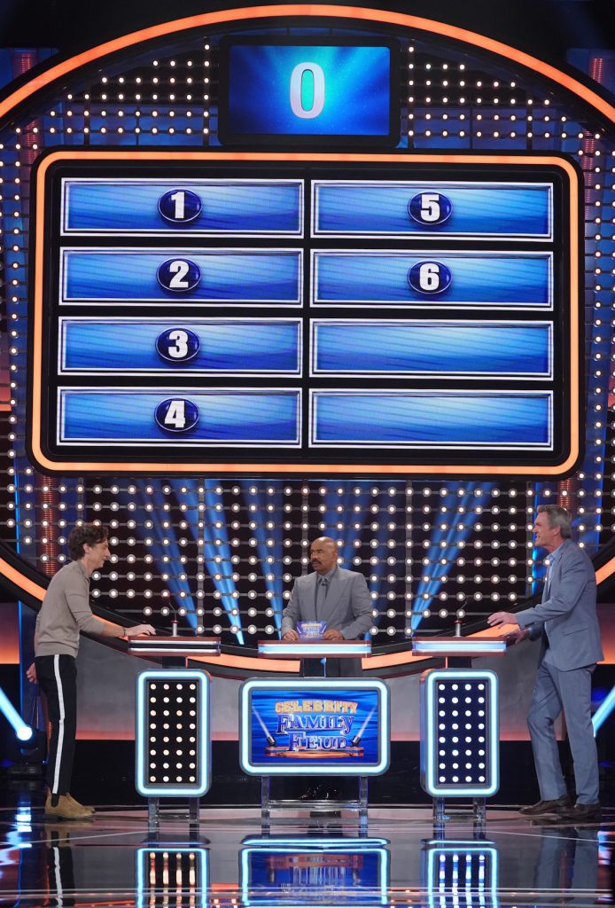 CELEBRITY FAMILY FEUD