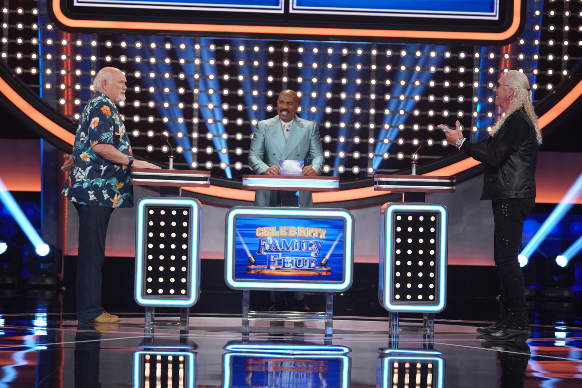 CELEBRITY FAMILY FEUD