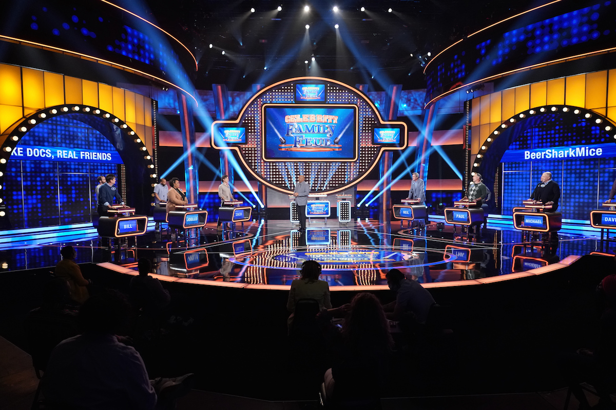 CELEBRITY FAMILY FEUD