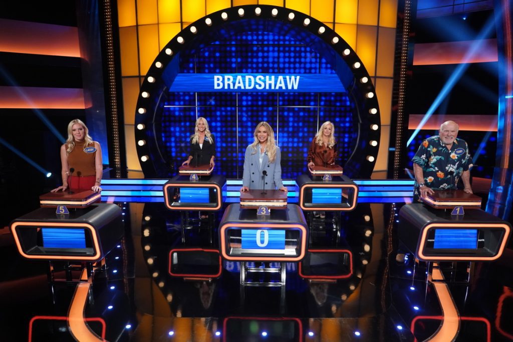 CELEBRITY FAMILY FEUD