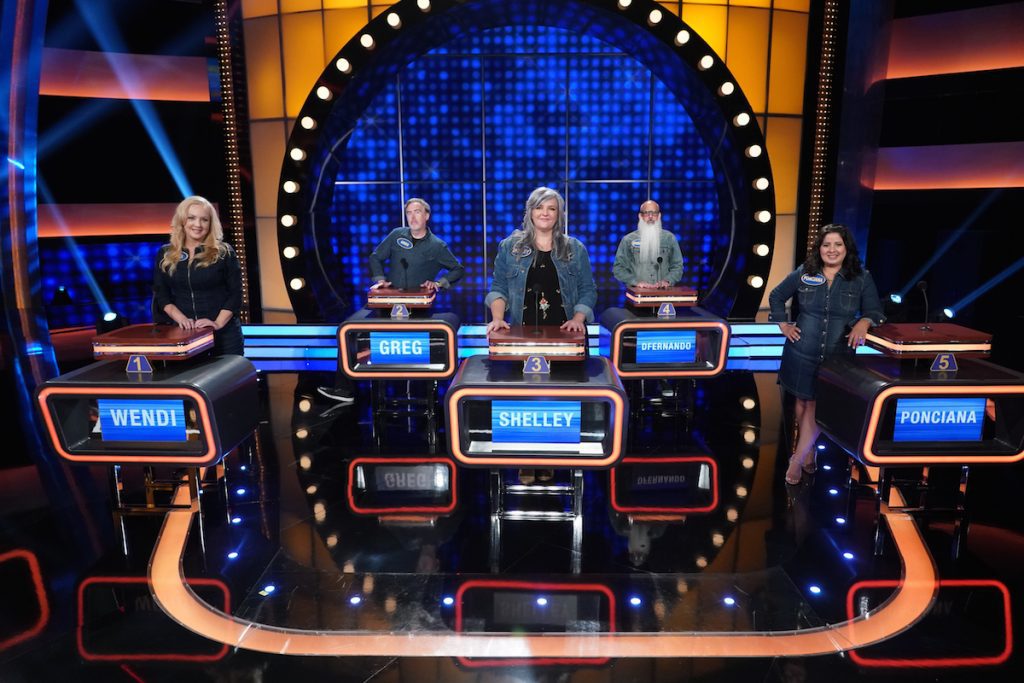 CELEBRITY FAMILY FEUD