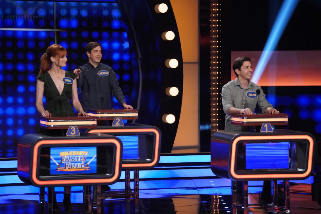 CELEBRITY FAMILY FEUD