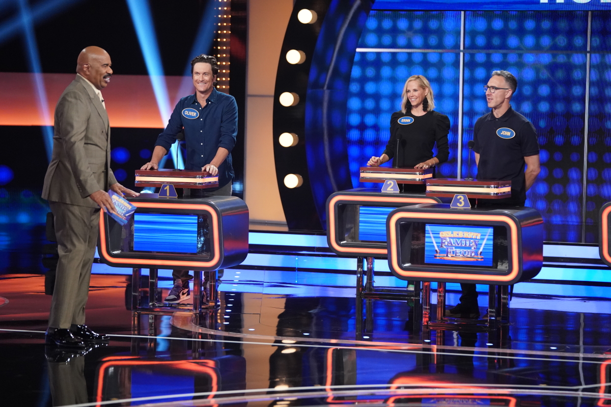 CELEBRITY FAMILY FEUD