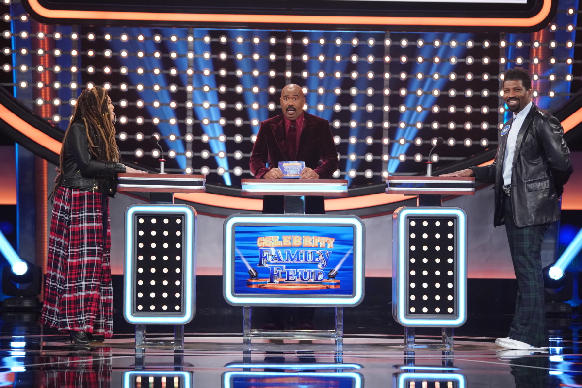 CELEBRITY FAMILY FEUD