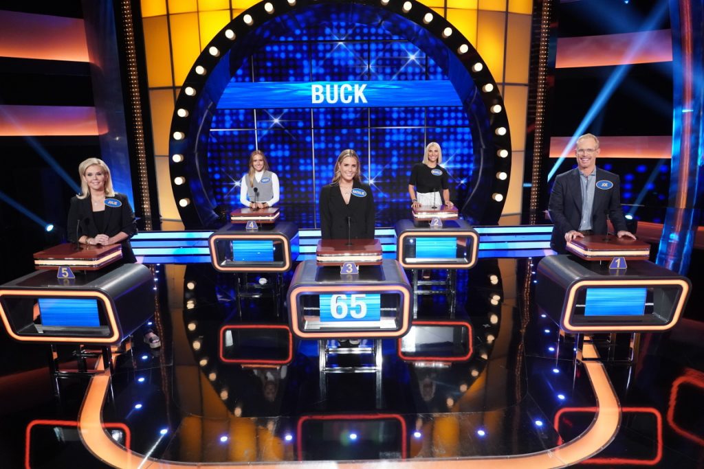 CELEBRITY FAMILY FEUD