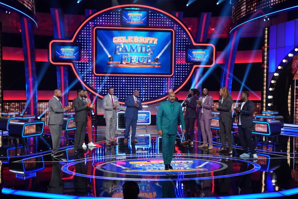 CELEBRITY FAMILY FEUD