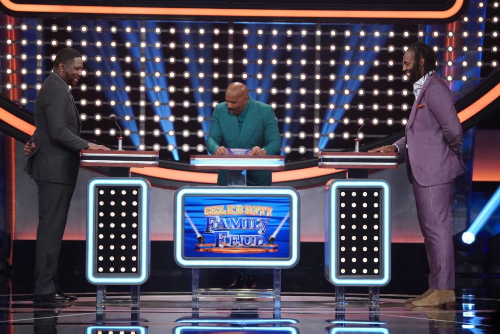 CELEBRITY FAMILY FEUD