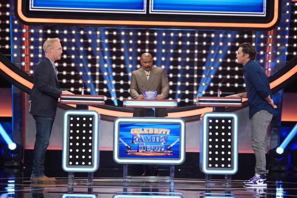 CELEBRITY FAMILY FEUD