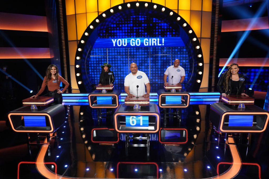 CELEBRITY FAMILY FEUD