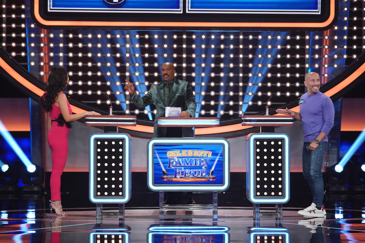 CELEBRITY FAMILY FEUD