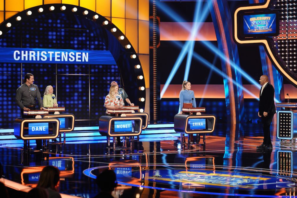 CELEBRITY FAMILY FEUD