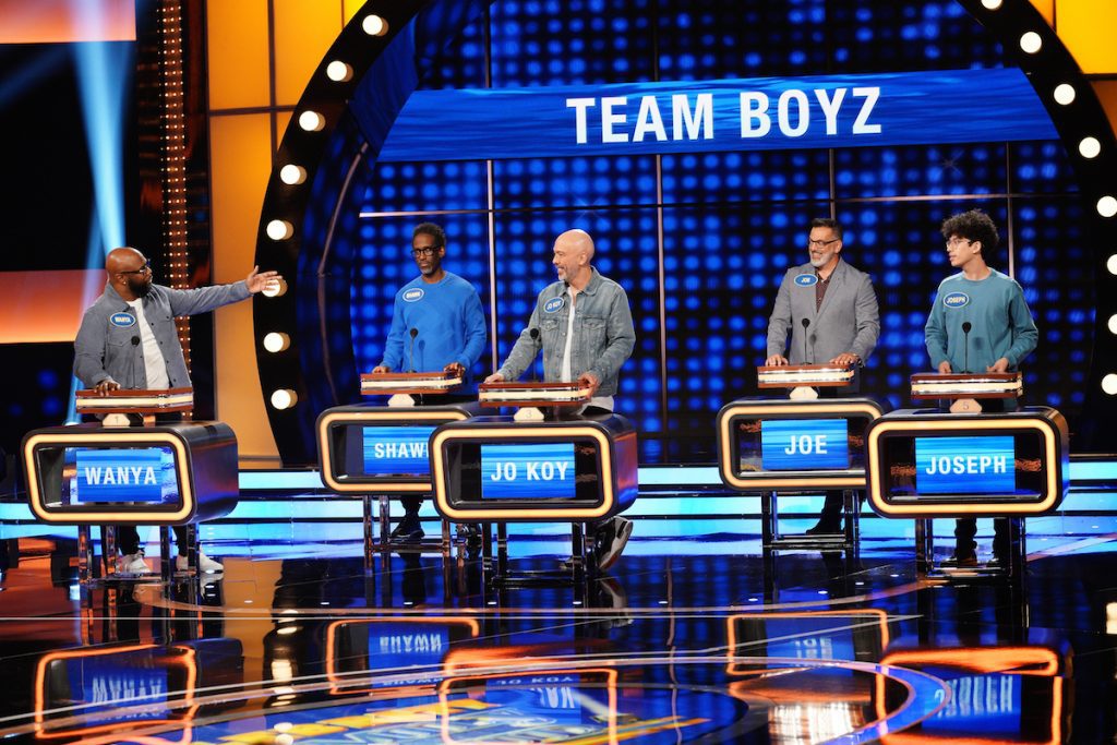 CELEBRITY FAMILY FEUD