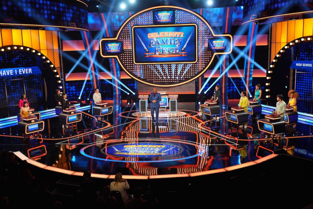 CELEBRITY FAMILY FEUD