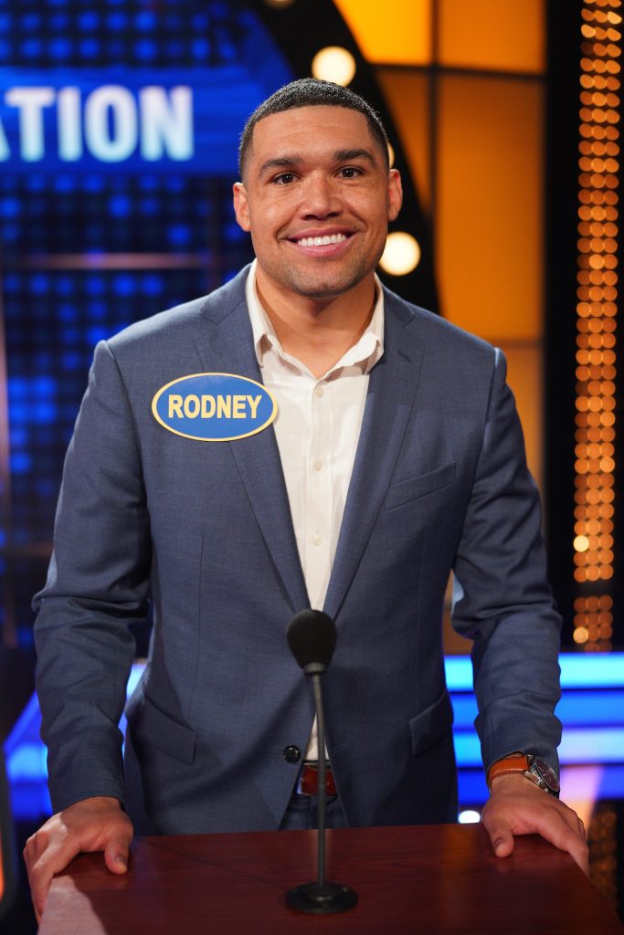 CELEBRITY FAMILY FEUD