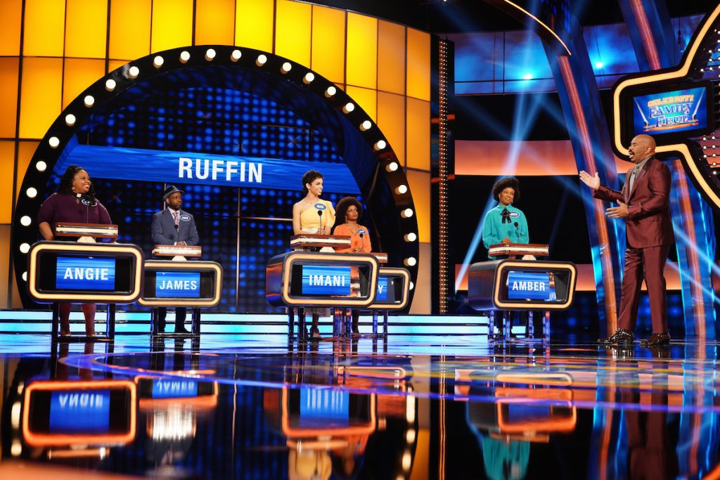 CELEBRITY FAMILY FEUD