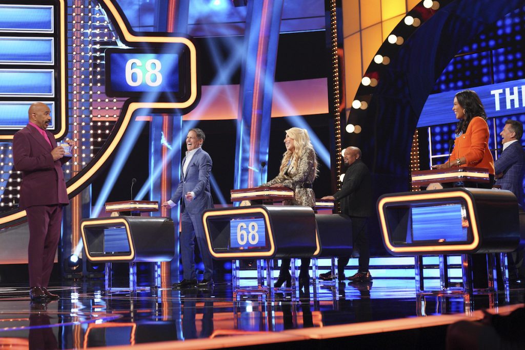 CELEBRITY FAMILY FEUD