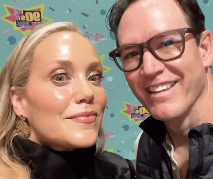 Elizabeth Berkley and Mark Paul Gosselaar at the 90s Con from Saved by the Bell. Credit Elizabeth Berkley Instagram