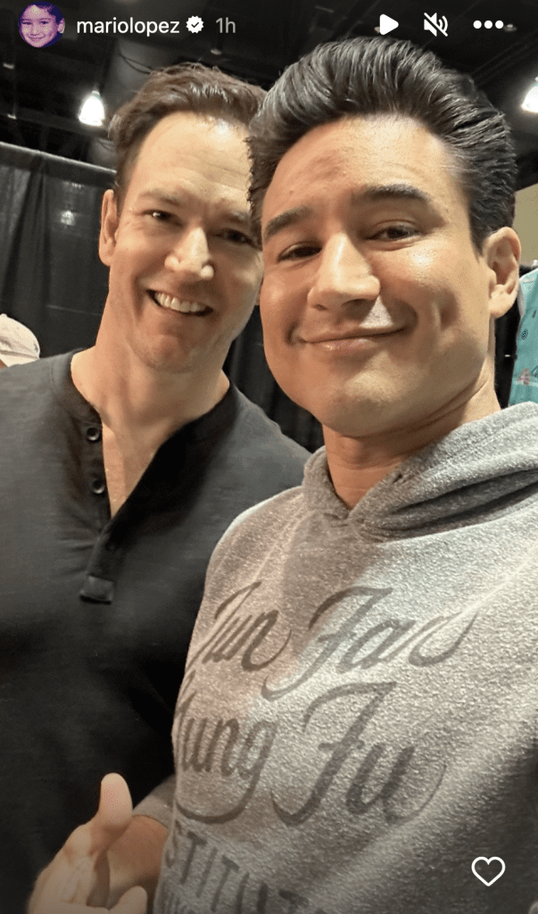 Mario Lopez and Mark Paul Gosselaar from Saved by the Bell at 90's Con in 2023