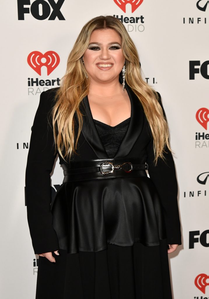 Kelly Clarkson on the red carpet iHeart Radio Music Awards 2023