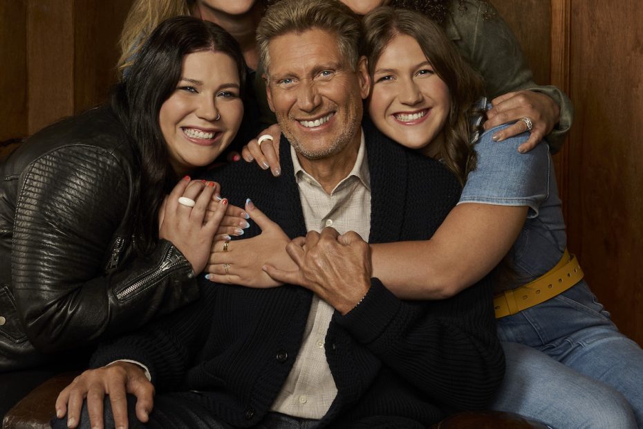 Gerry Turner with his daughters and granddaughters for The Golden Bachelor