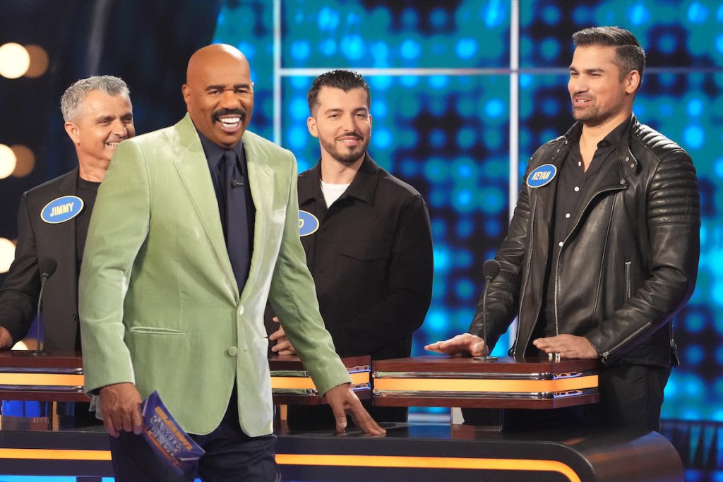 CELEBRITY FAMILY FEUD