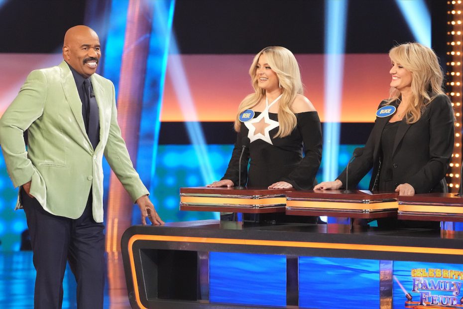 CELEBRITY FAMILY FEUD