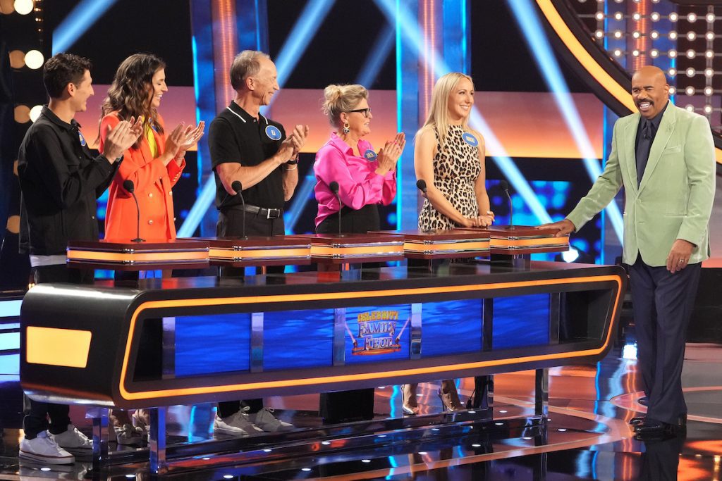 CELEBRITY FAMILY FEUD